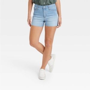 Womens high -rise jean short NWT